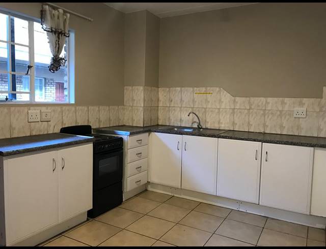 2 BEDROOM FLAT RENTED IN KEMPTON PARK CENTRAL